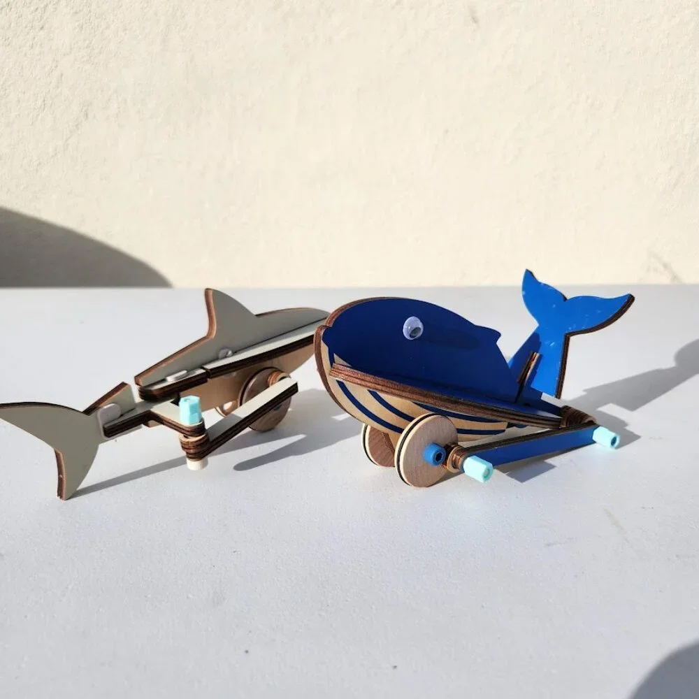 KiwiCo. Kiwi Co. Automata automaton Whale Hammerhead Shark Toy Rolling Biology